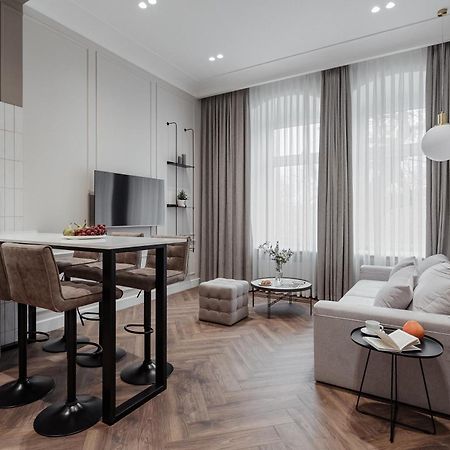 New! Luxury Apartment In The Center Of Odessa Overlooking Deribasovskaya Str. Low Price! מראה חיצוני תמונה