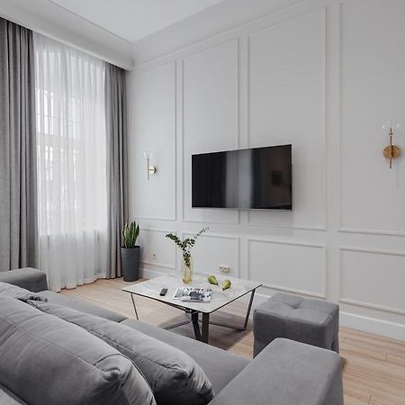 New! Luxury Apartment In The Center Of Odessa Overlooking Deribasovskaya Str. Low Price! מראה חיצוני תמונה