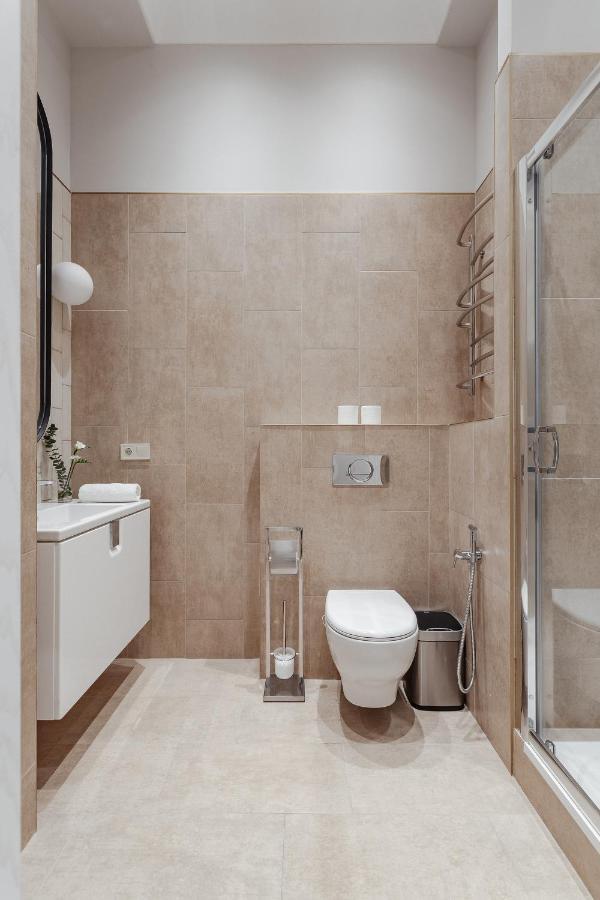 New! Luxury Apartment In The Center Of Odessa Overlooking Deribasovskaya Str. Low Price! מראה חיצוני תמונה