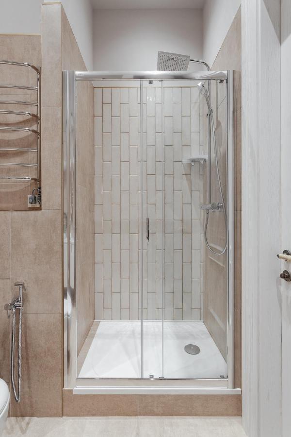 New! Luxury Apartment In The Center Of Odessa Overlooking Deribasovskaya Str. Low Price! מראה חיצוני תמונה
