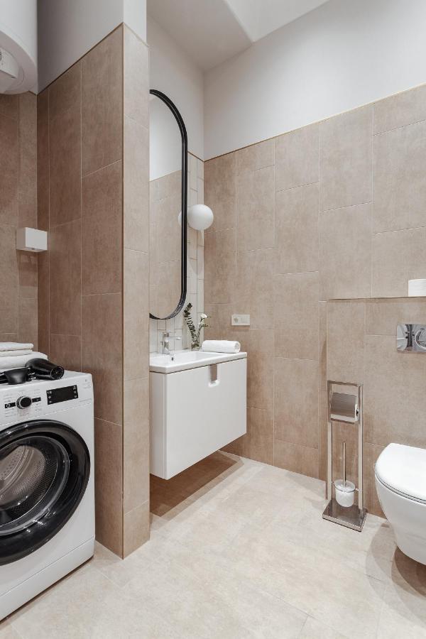 New! Luxury Apartment In The Center Of Odessa Overlooking Deribasovskaya Str. Low Price! מראה חיצוני תמונה