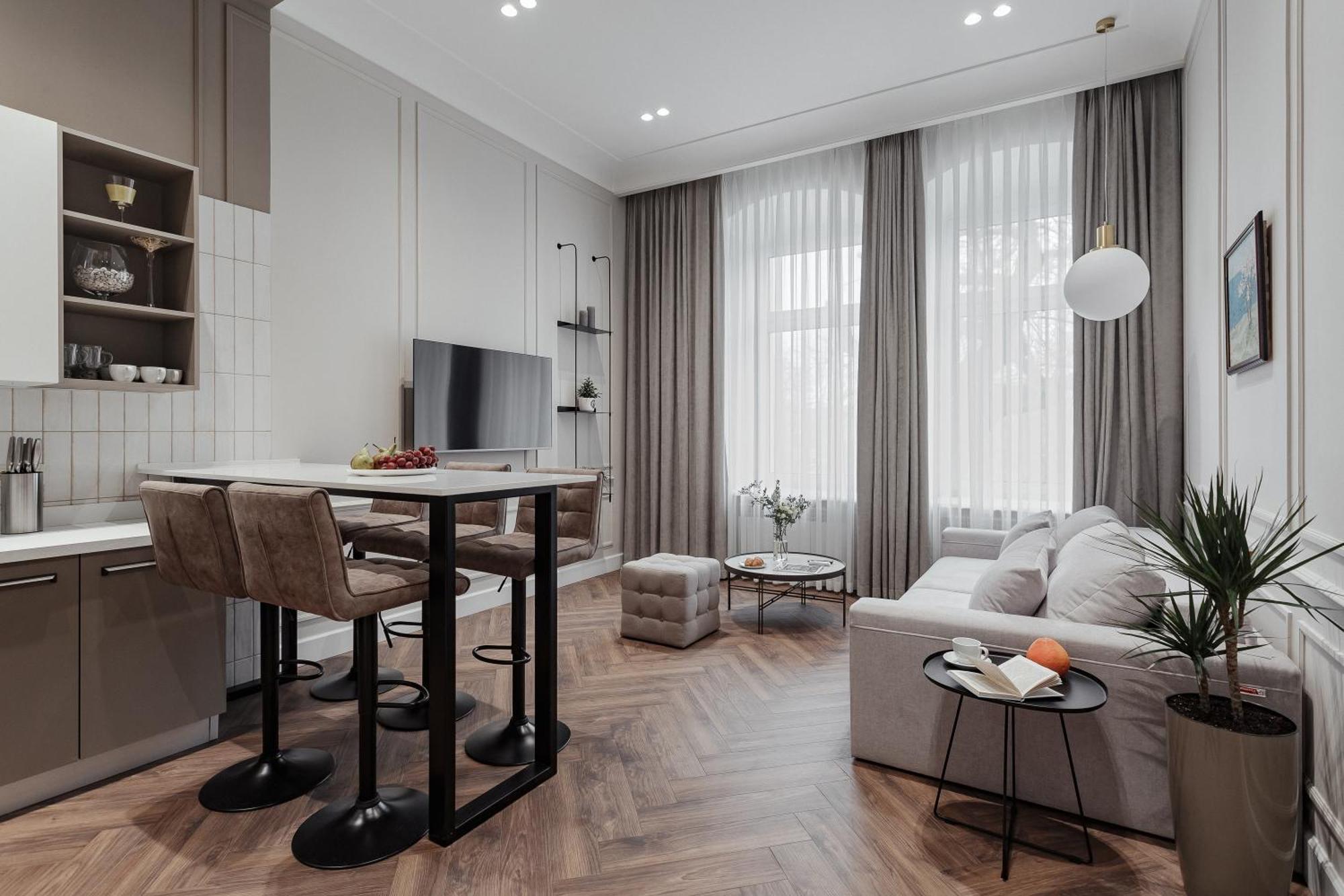 New! Luxury Apartment In The Center Of Odessa Overlooking Deribasovskaya Str. Low Price! מראה חיצוני תמונה