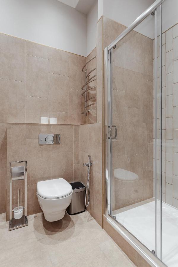 New! Luxury Apartment In The Center Of Odessa Overlooking Deribasovskaya Str. Low Price! מראה חיצוני תמונה
