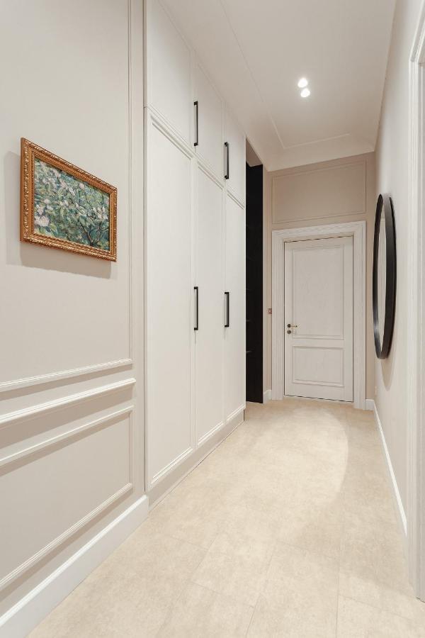 New! Luxury Apartment In The Center Of Odessa Overlooking Deribasovskaya Str. Low Price! מראה חיצוני תמונה