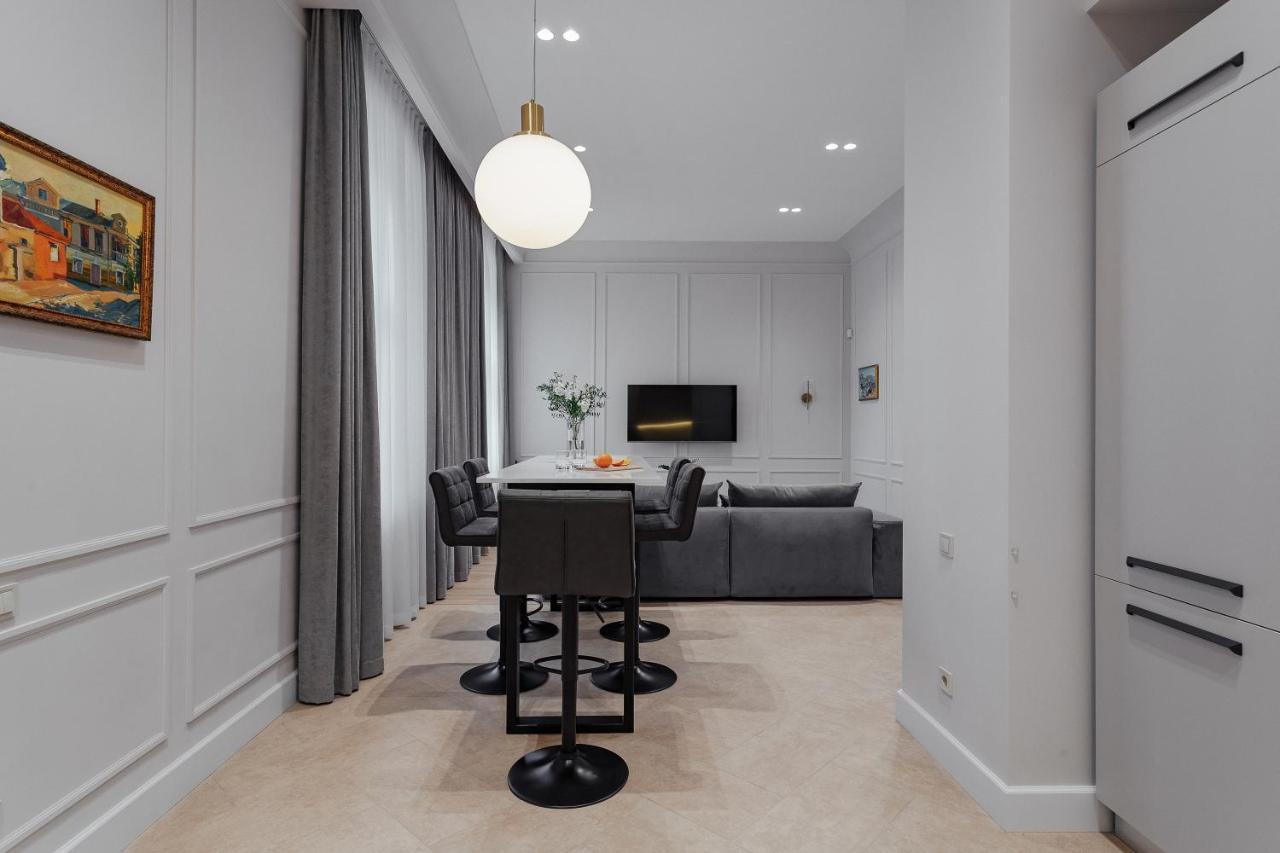 New! Luxury Apartment In The Center Of Odessa Overlooking Deribasovskaya Str. Low Price! מראה חיצוני תמונה