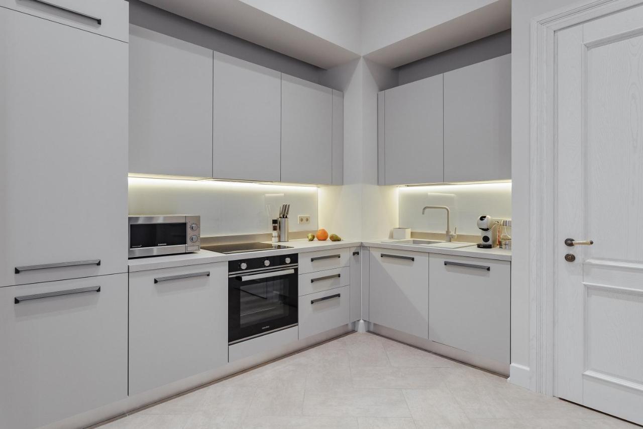 New! Luxury Apartment In The Center Of Odessa Overlooking Deribasovskaya Str. Low Price! מראה חיצוני תמונה