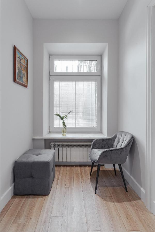 New! Luxury Apartment In The Center Of Odessa Overlooking Deribasovskaya Str. Low Price! מראה חיצוני תמונה