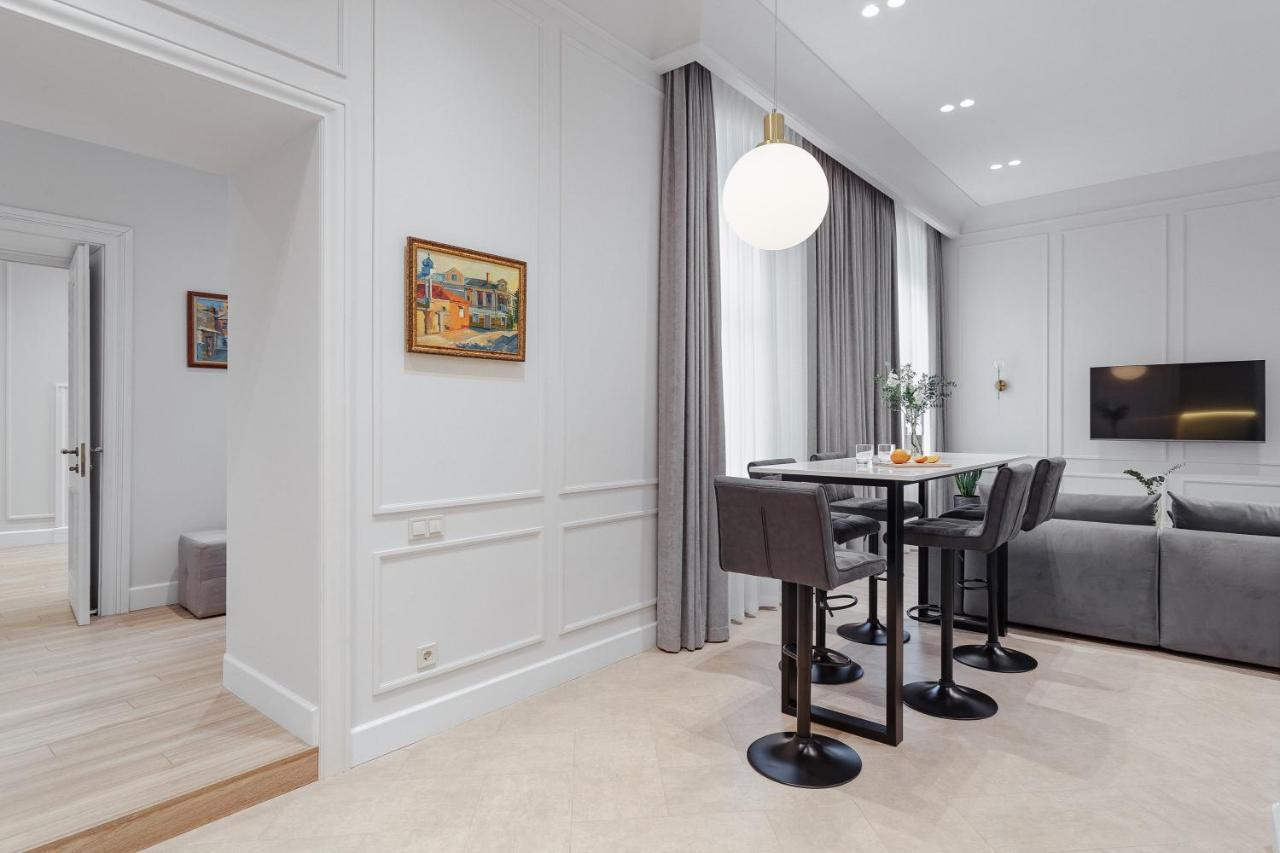 New! Luxury Apartment In The Center Of Odessa Overlooking Deribasovskaya Str. Low Price! מראה חיצוני תמונה
