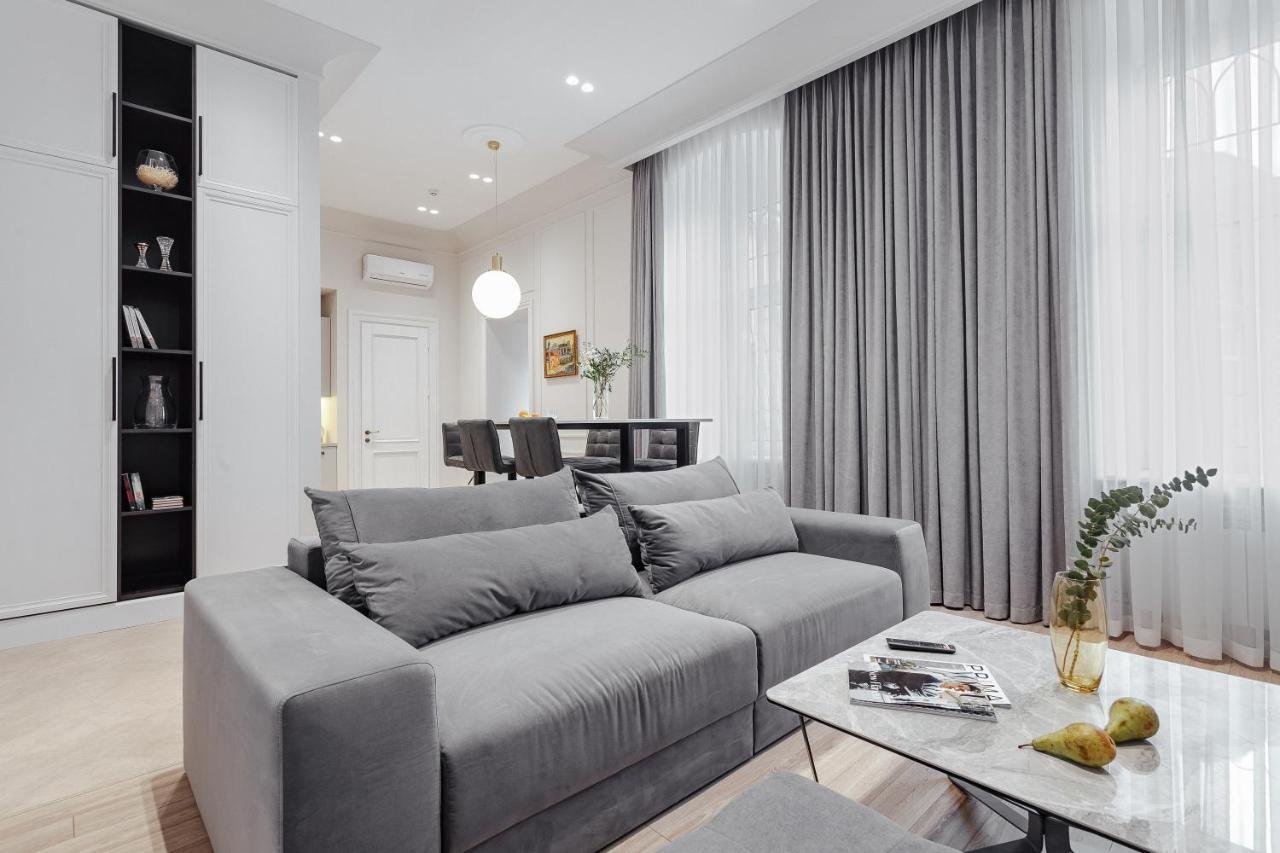 New! Luxury Apartment In The Center Of Odessa Overlooking Deribasovskaya Str. Low Price! מראה חיצוני תמונה