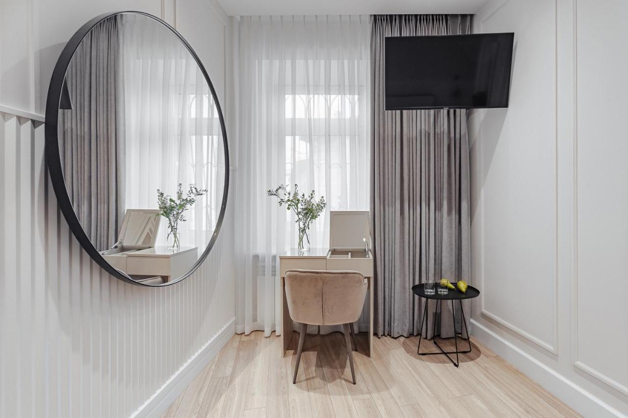 New! Luxury Apartment In The Center Of Odessa Overlooking Deribasovskaya Str. Low Price! מראה חיצוני תמונה