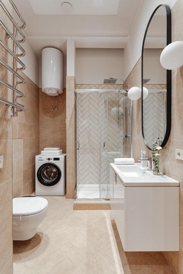 New! Luxury Apartment In The Center Of Odessa Overlooking Deribasovskaya Str. Low Price! מראה חיצוני תמונה