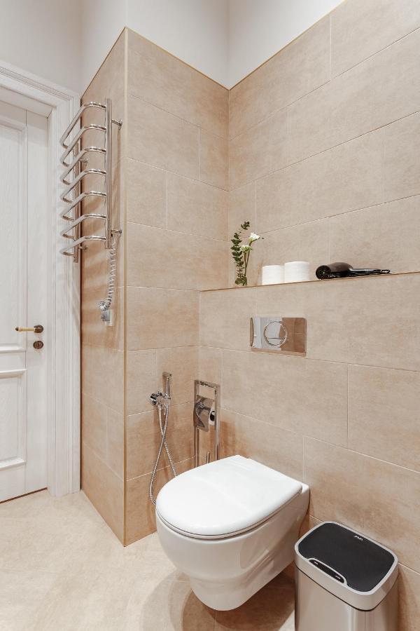 New! Luxury Apartment In The Center Of Odessa Overlooking Deribasovskaya Str. Low Price! מראה חיצוני תמונה