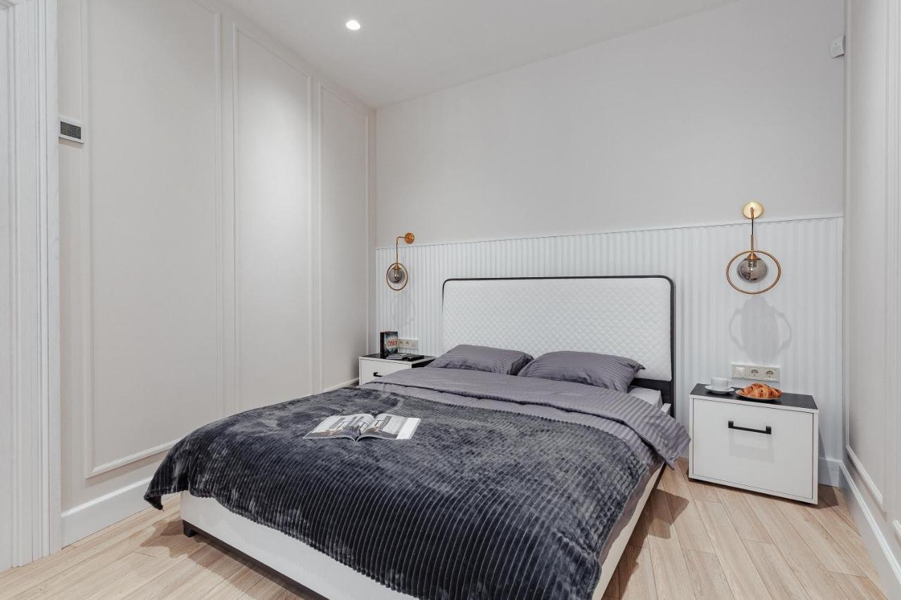 New! Luxury Apartment In The Center Of Odessa Overlooking Deribasovskaya Str. Low Price! מראה חיצוני תמונה