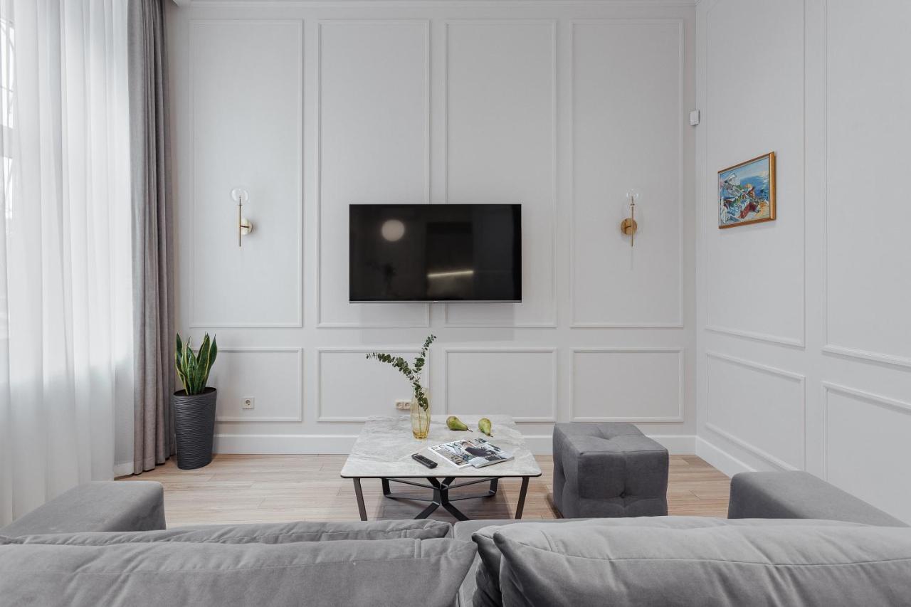 New! Luxury Apartment In The Center Of Odessa Overlooking Deribasovskaya Str. Low Price! מראה חיצוני תמונה