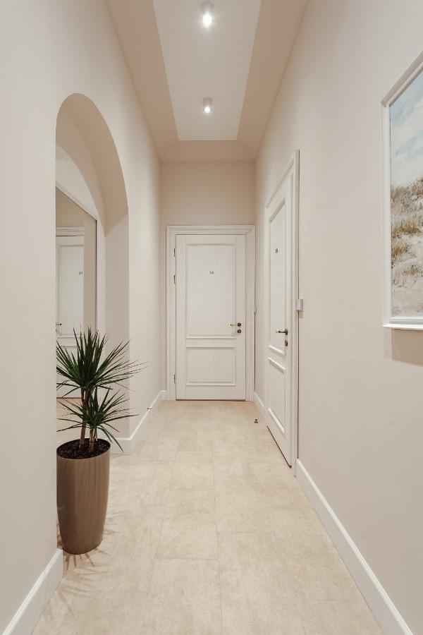 New! Luxury Apartment In The Center Of Odessa Overlooking Deribasovskaya Str. Low Price! מראה חיצוני תמונה