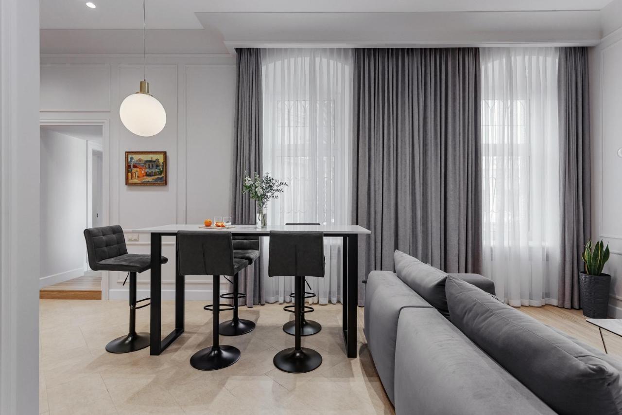 New! Luxury Apartment In The Center Of Odessa Overlooking Deribasovskaya Str. Low Price! מראה חיצוני תמונה